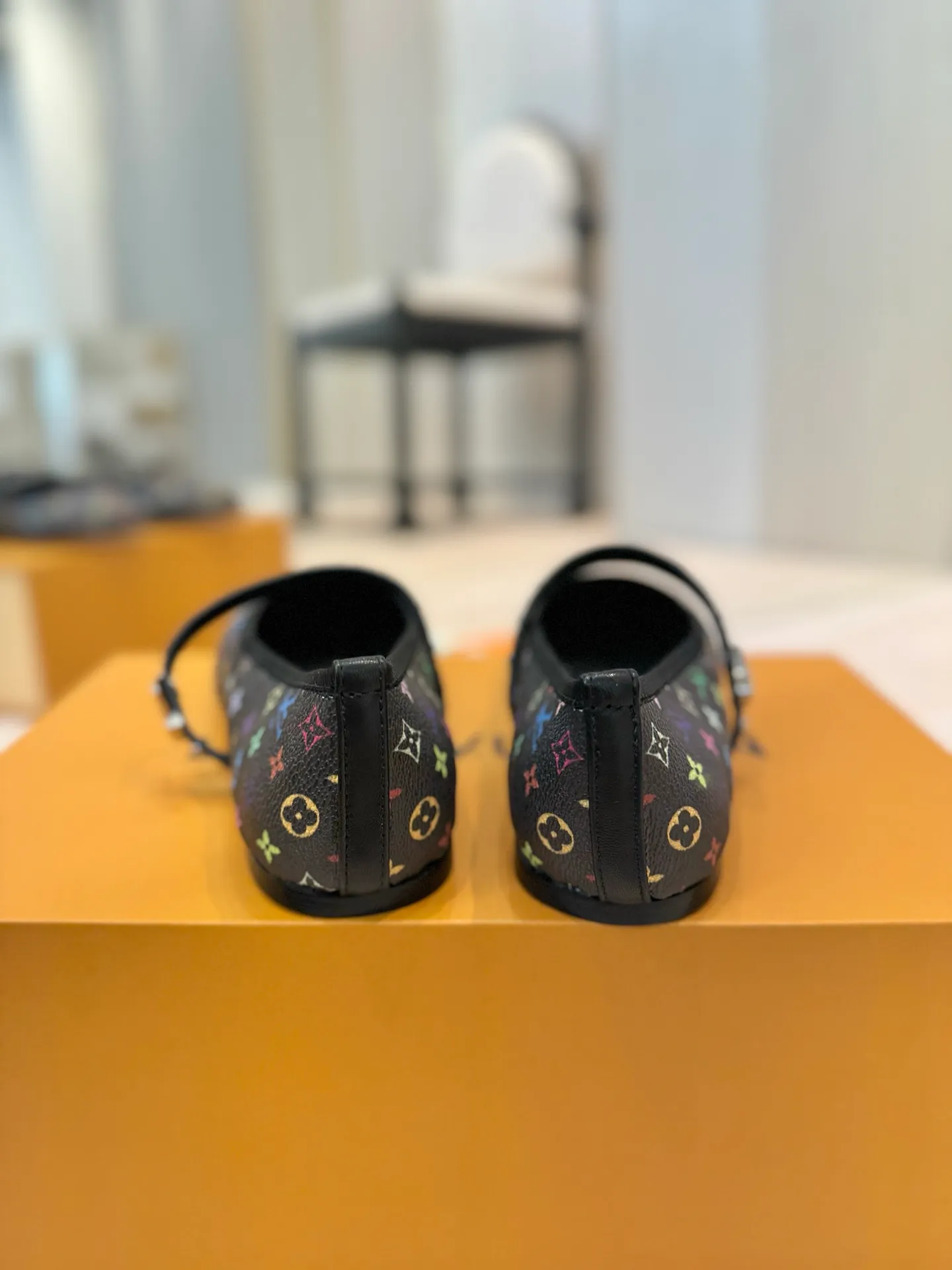 👟👟Ex-factory price 620👟👟 (top version) louis vuitton LV Louis Vuitton 25/Spring and Summer The latest Mary Jane shoes are simple and exquisite, full of high-end, showing elegance~ They look great on the feet and are full of summer shoes💯Awesome ✅Upper: 3D printed cowhide ✅Inner lining: Sheepskin lining, ✅Outsole: Genuine leather outsole imported from Italy ✅Size: 35-41 (40 to 41 customized, non-returnable) ✅Packaging: full set of packaging